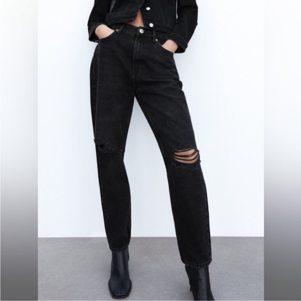 Zara Ripped mom fit jeans in black size 2‎